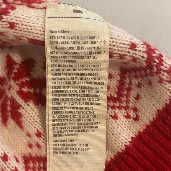 Women’s Hollister Red Snowflake Knit Beanie hat Nordic fair Isle - Picture 5 of 7